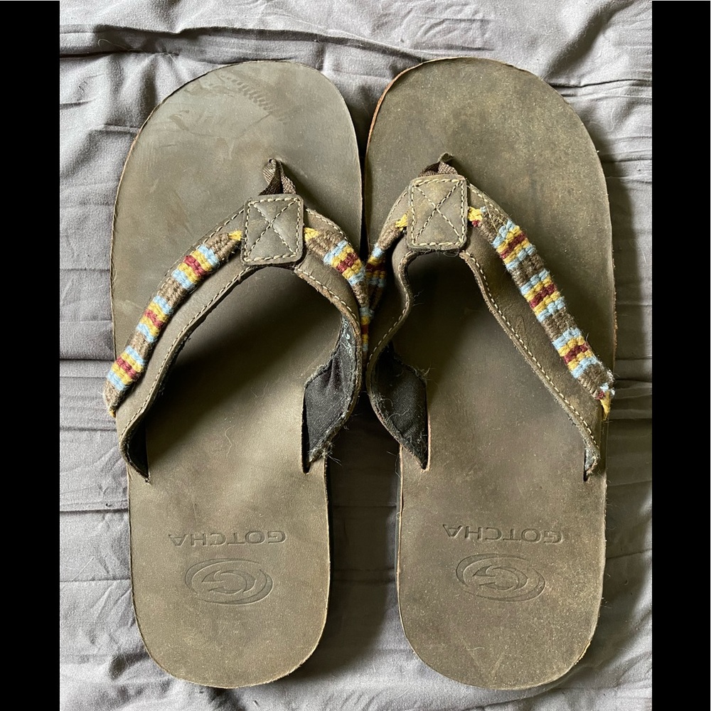 Gotcha size 13 wide, flip flops, only worn in the house. Like new.